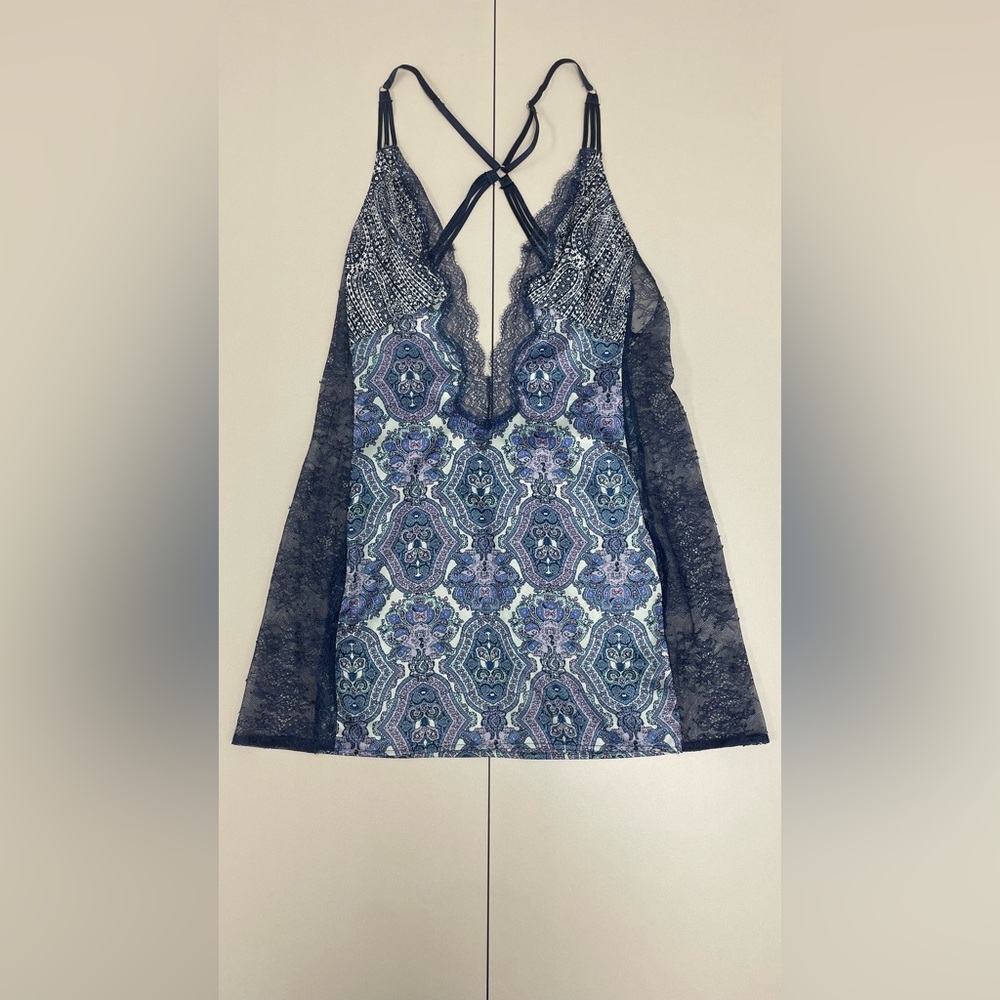 Elegant Victoria's Secret Paisley Print lingerie in Blue and Pink Size LARGE